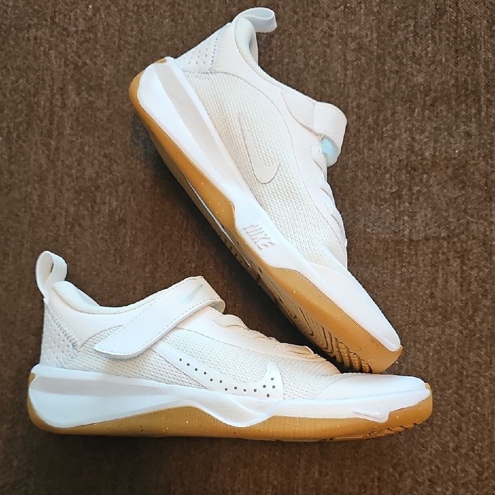 Nike White and Brown Athletic Shoes
